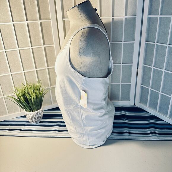 Tank Tops - Picture 2 of 12